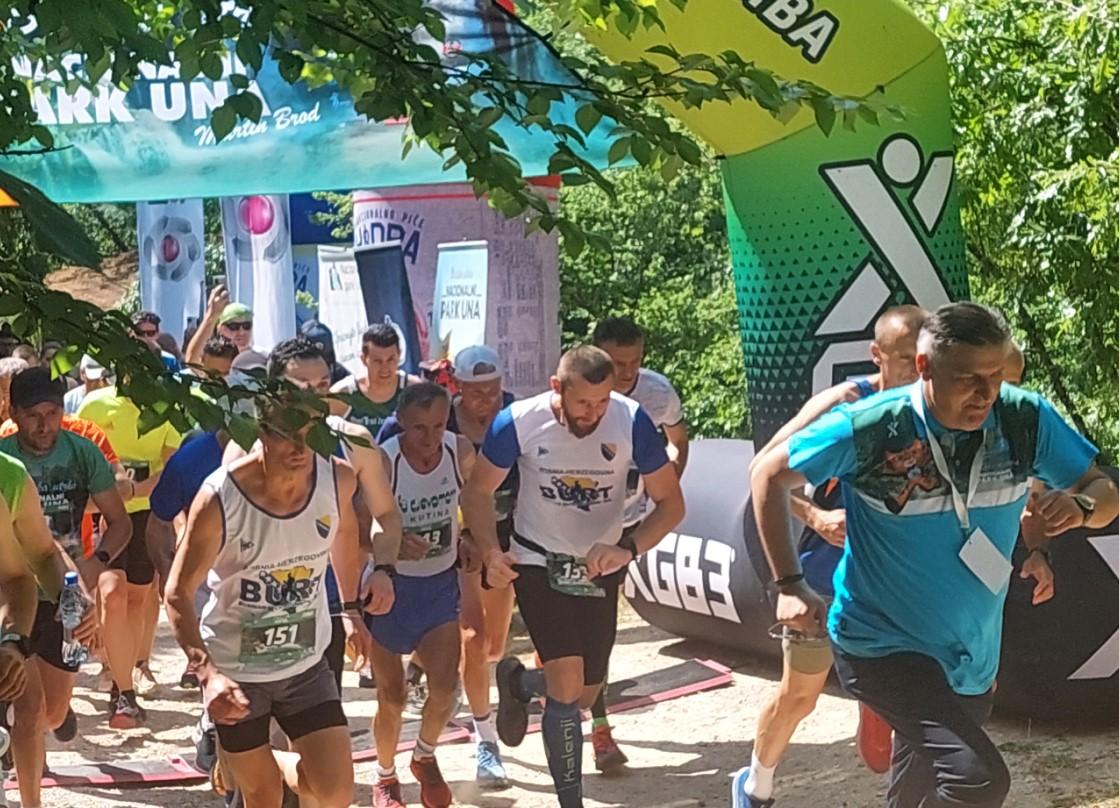 Kroz Nacionalni park Una trčalo 100 maratonaca - Avaz