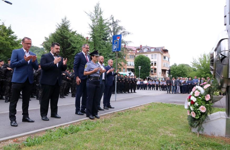 Položeno cvijeće - Avaz