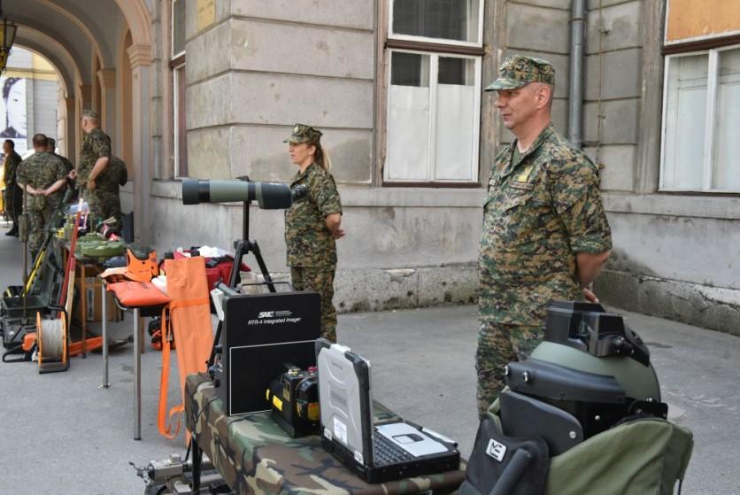 Ispred Doma oružanih snaga u BiH - Avaz