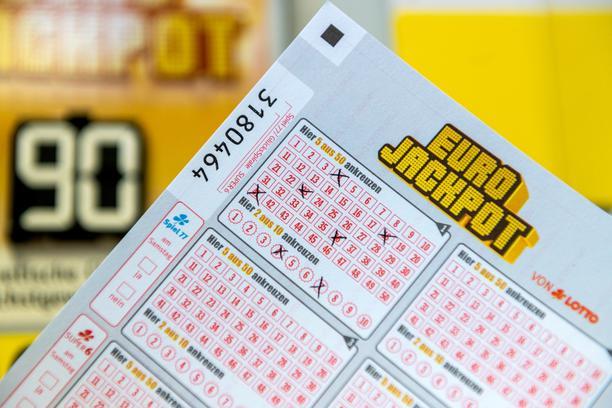 Izvučen Eurojackpot: Sretni dobitnik bogatiji za 16,8 miliona eura