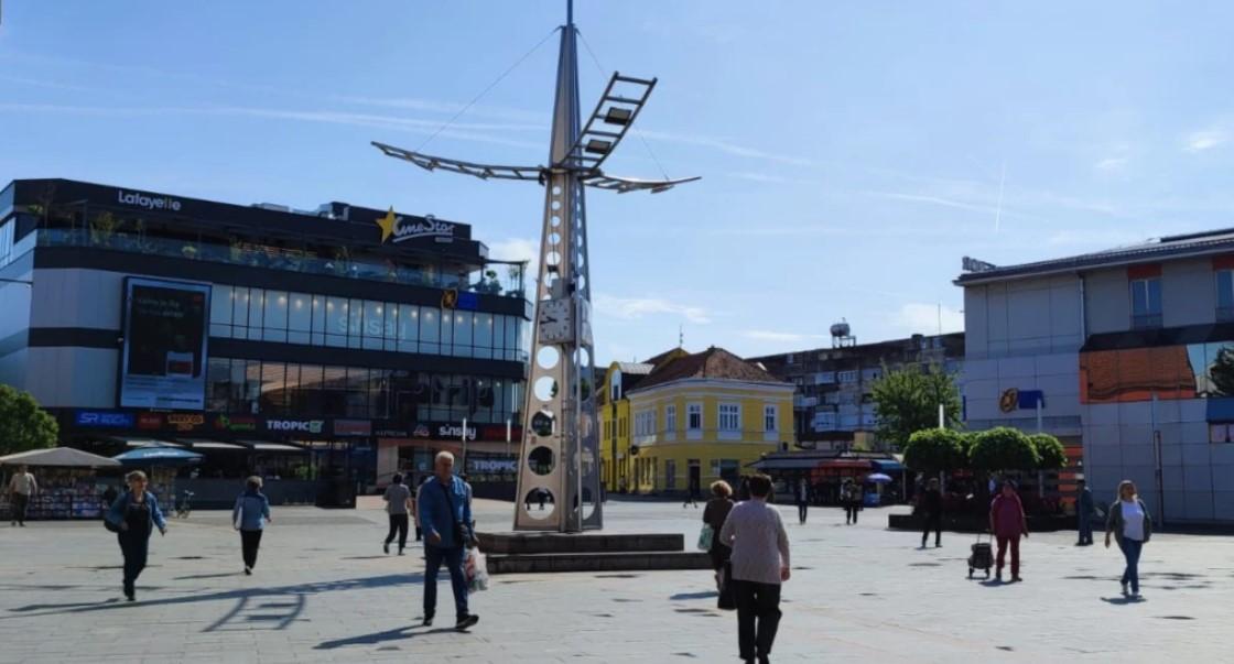 Bez okupljenih na proslavi rođendana Orbana i Mitrovića - Avaz