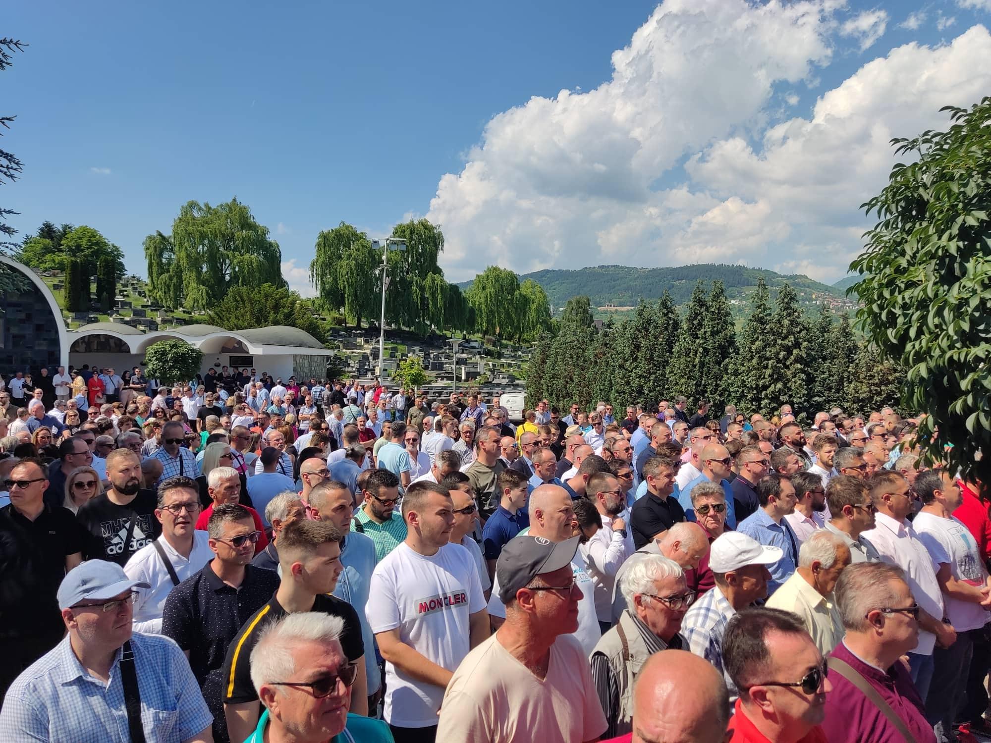 Stotine građana klanjalo dženazu Segmedini Srni-Bajramović - Avaz