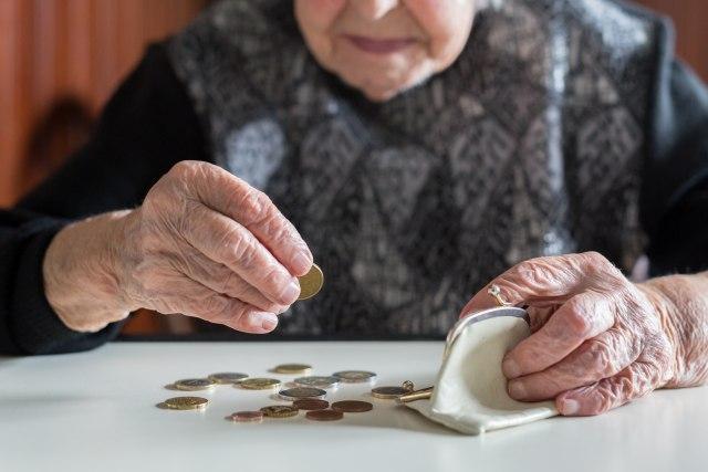 Žena u Hrvatskoj 17 godina primala penziju na osnovu lažnog staža iz BiH