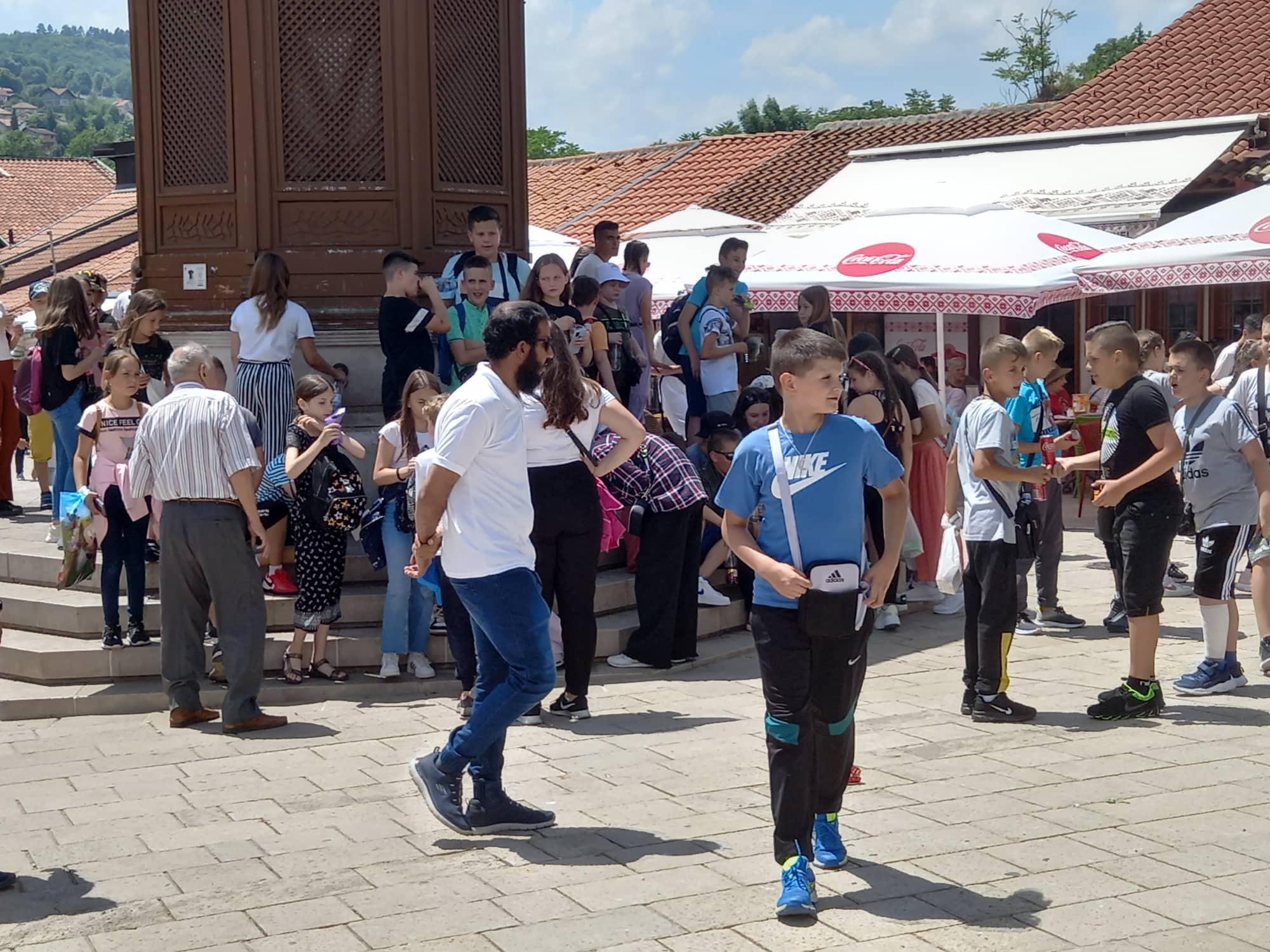 Turisti preplavili Baščaršiju - Avaz