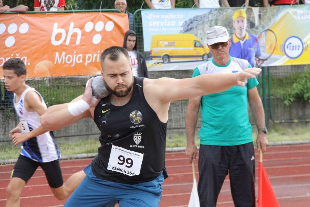 Mesud Pezer pobijedio u bacanju kugle na Atletskom mitingu