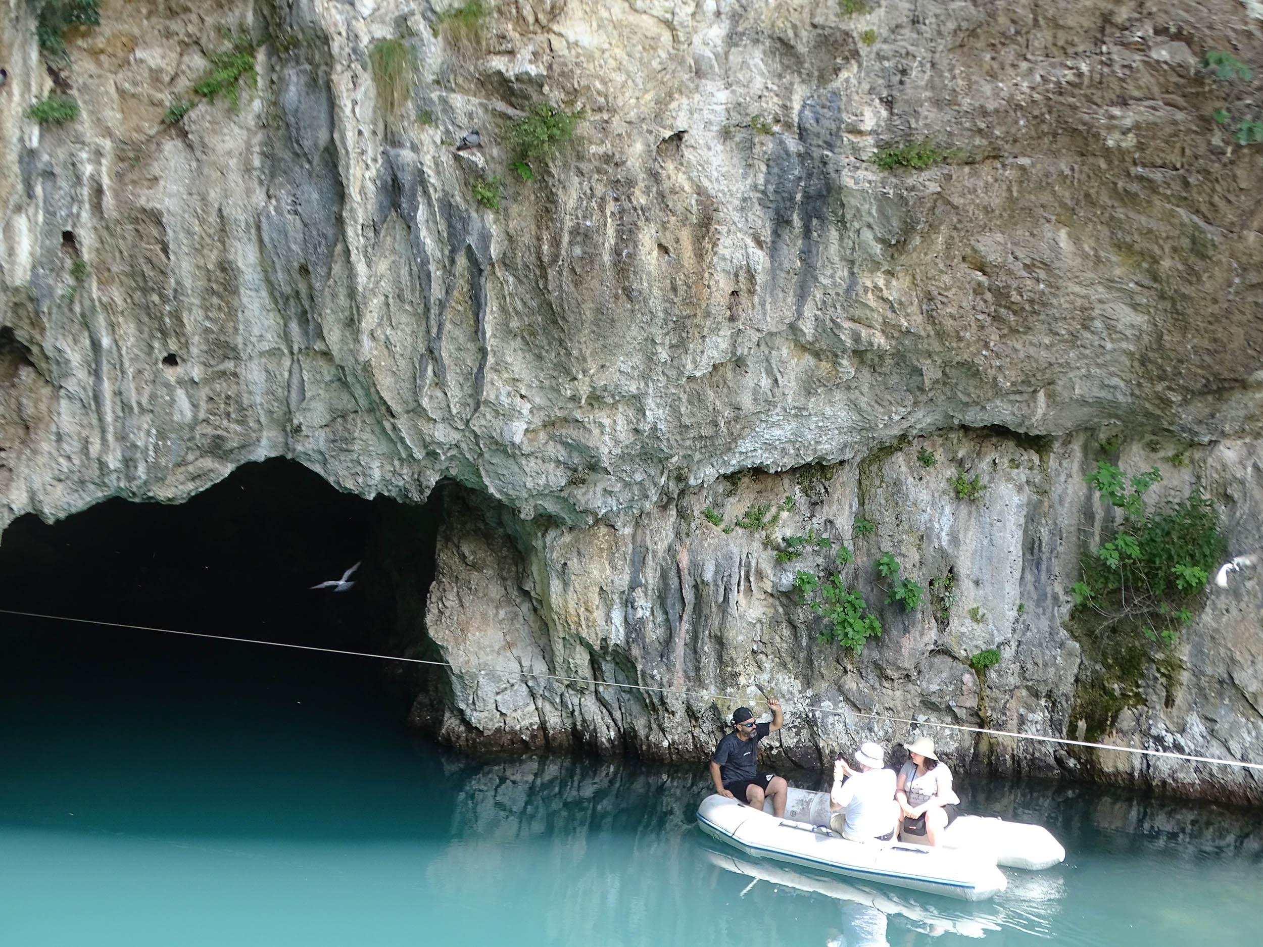 Turisti na Vrelu Bune - Avaz