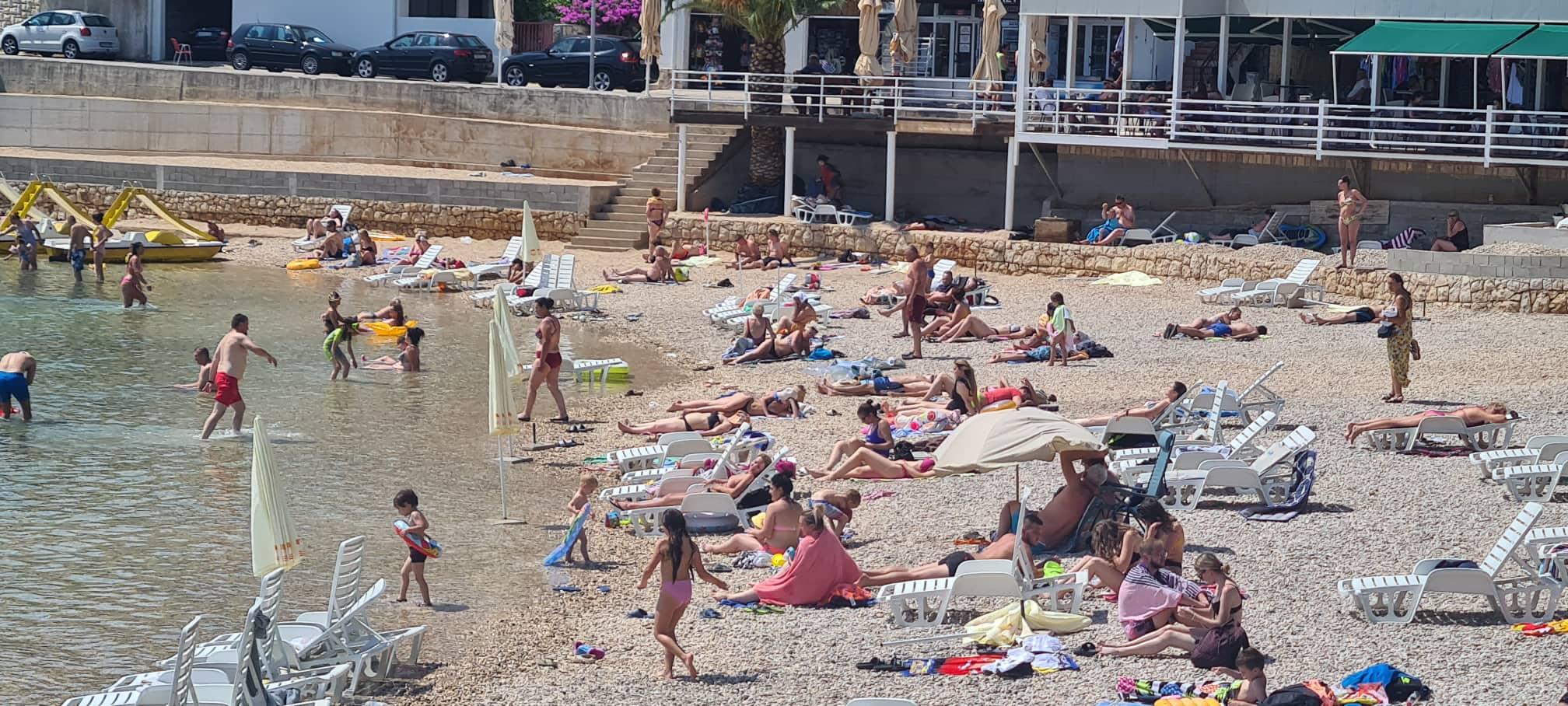 Nema gužvi na plažama - Avaz