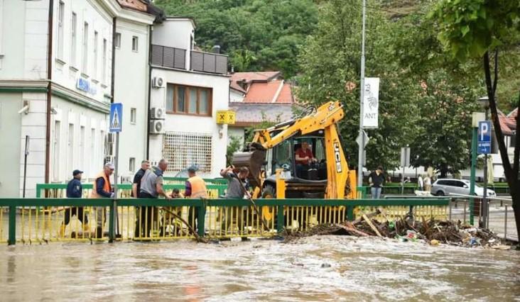 Vodostaj na brani Modrac veći za 49 centimetara, u Tešnju nastavljeno otklanjanje posljedica poplava