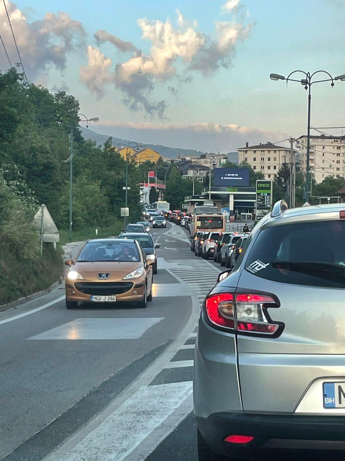 Saobraćajna nesreća u Vogošći: Sudarila se dva vozila, nema povrijeđenih