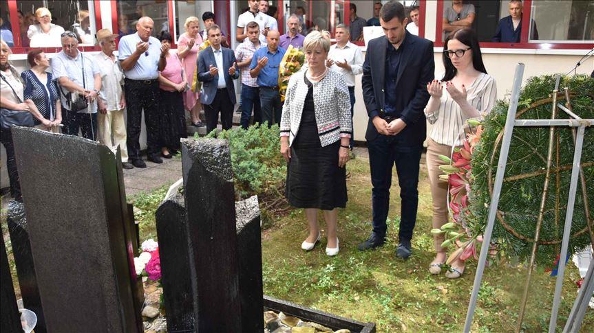 Polaganje cvijeća na mjesto masakra kod Osnovne škole "Skender Kulenović" održat će se sutra