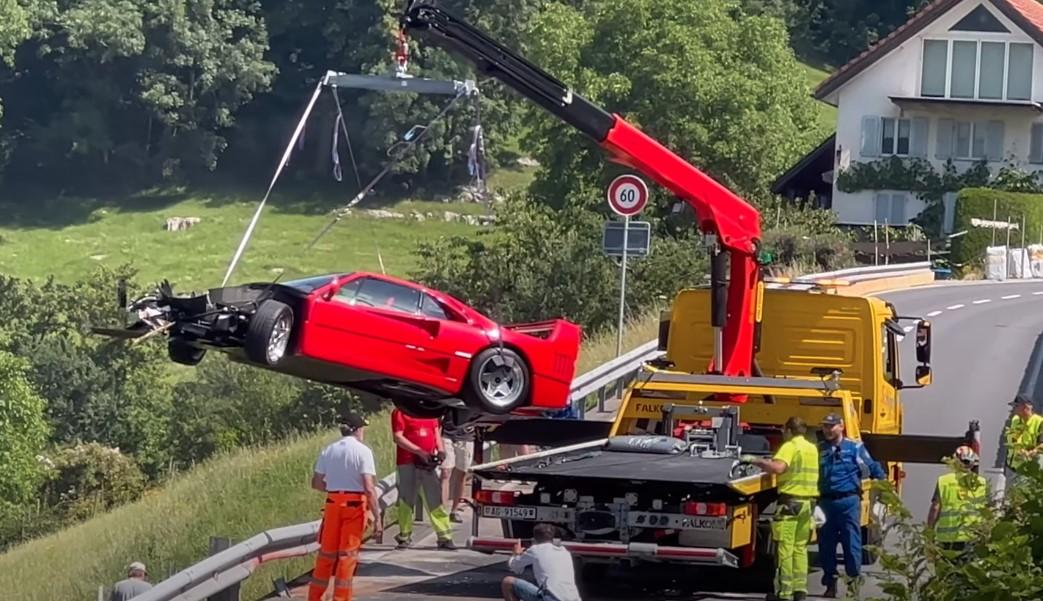 Skupi Ferrari F40 sletio s ceste, popravak će "iscijediti" vlasnika