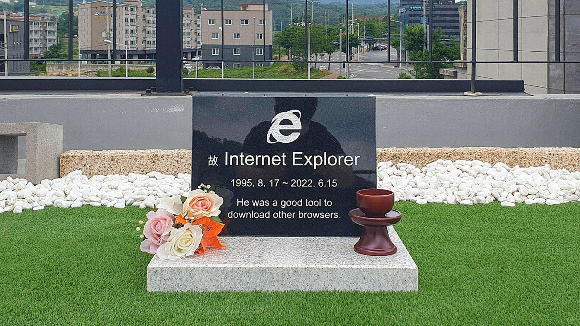 Spomenik Internet Exploreru u Južnoj Koreji postao hit: Zna se ko ga je podigao i zašto