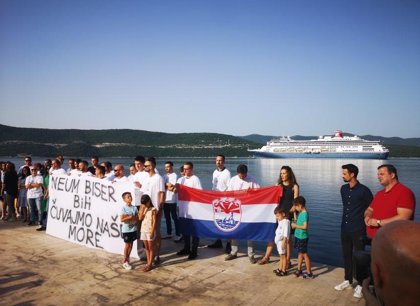 Neumljani održali mirni protest, s njima bio načelnik