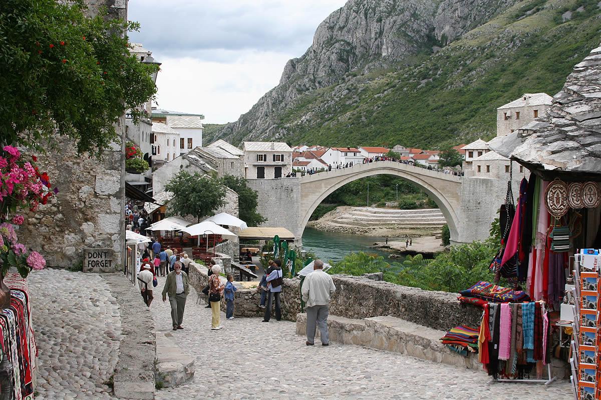 Mostar, podijeljen na tzv. zapadni i istočni dio - Avaz