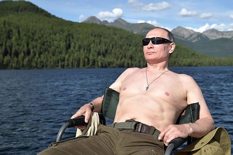 Vladimir Putin pozira bez majice - Avaz