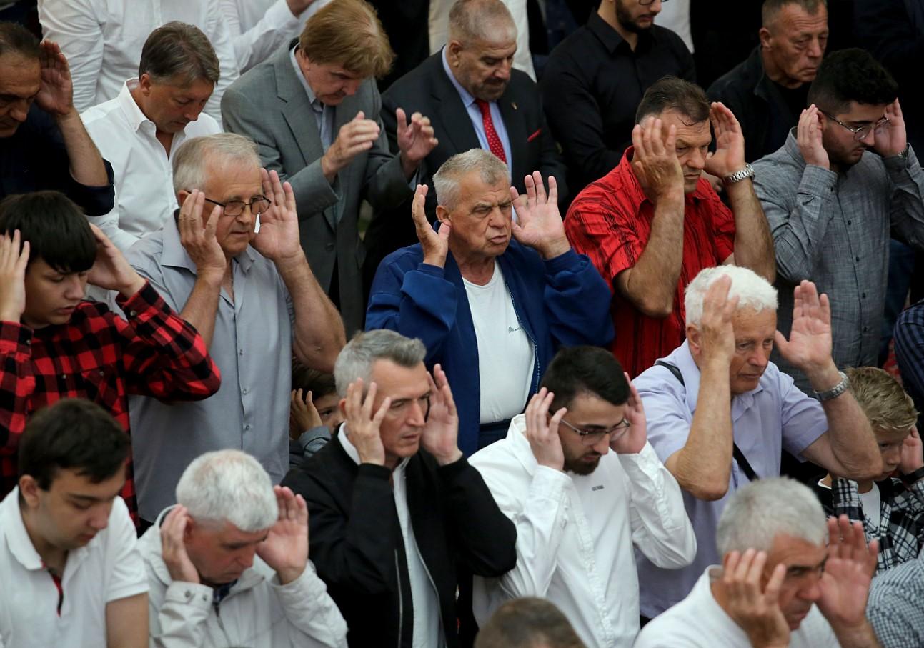 U Zagrebačkoj džamiji klanjan bajram-namaz: Mir u duši i sigurnost u kući su najvažniji