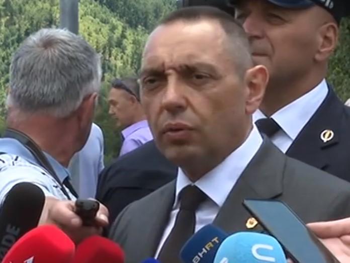 Vulin u Srebrenici: Poštujem tugu majki Srebrenice, ali zašto niko ne pusti suzu za crnim maramama srpskih majki