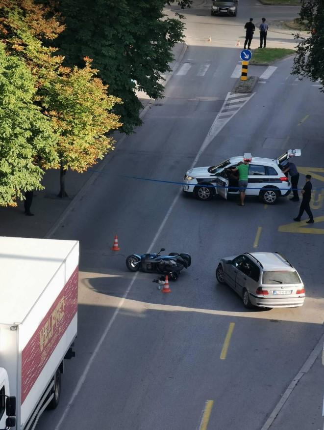 Tragičan epilog nesreće: Motociklista koji je zadobio povrede tokom sudara s kamionom smrtno stradao