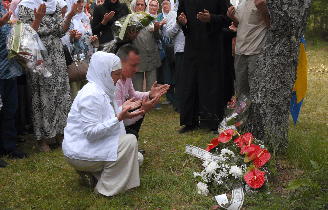 Članovi porodica žrtava genocida okupili su se danas na stratištu Godinjske Bare u Trnovu - Avaz