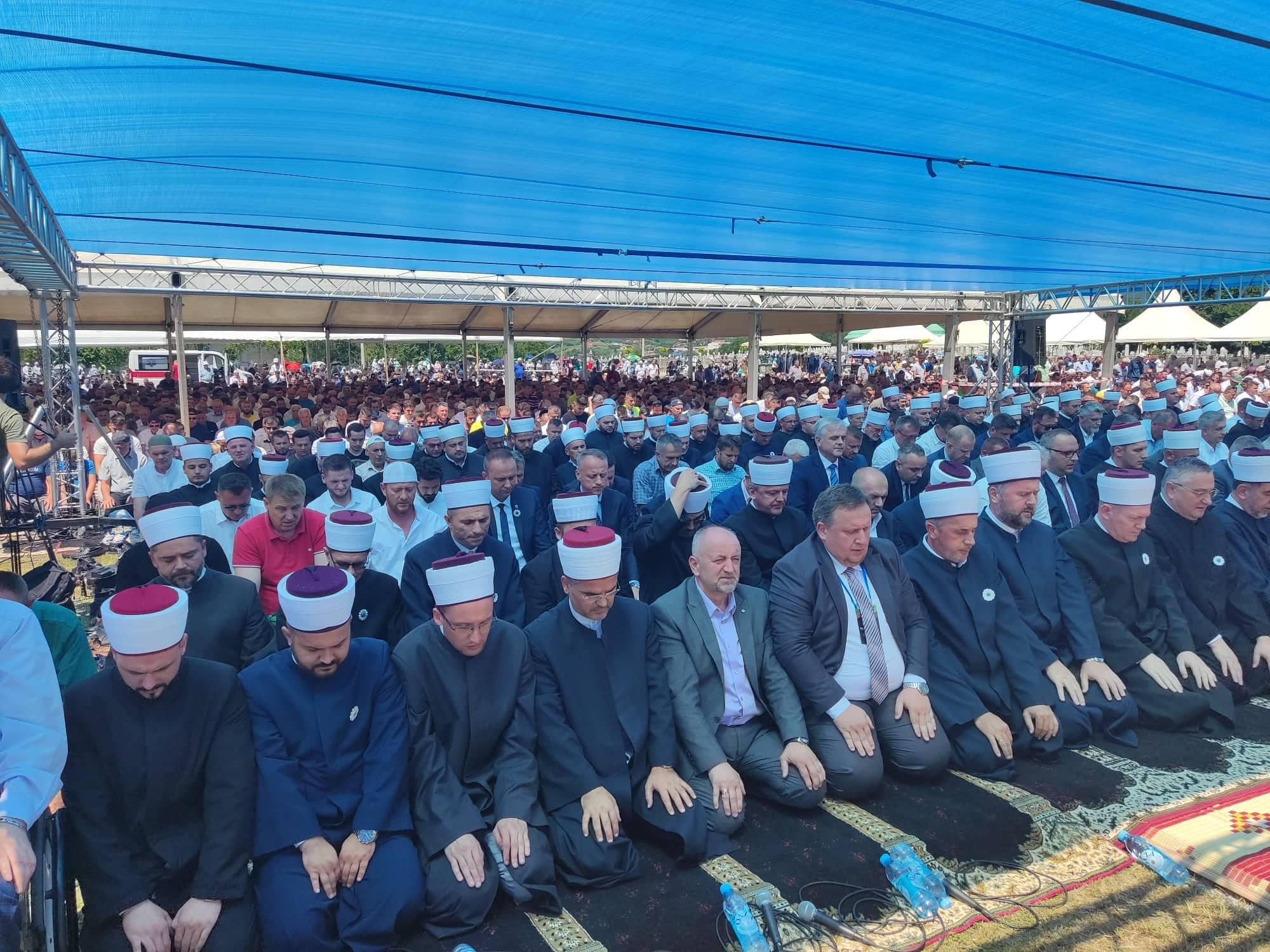 Klanjana kolektivna šehidska dženaza za 16 žrtava - Avaz