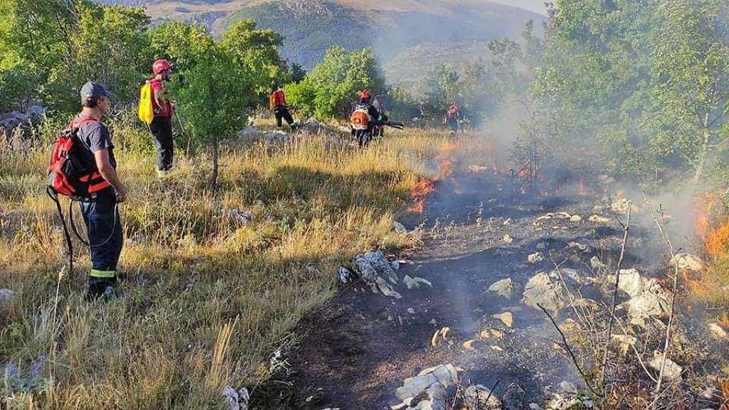 Požar na Boračkom jezeru i dalje aktivan, ali je pod kontrolom