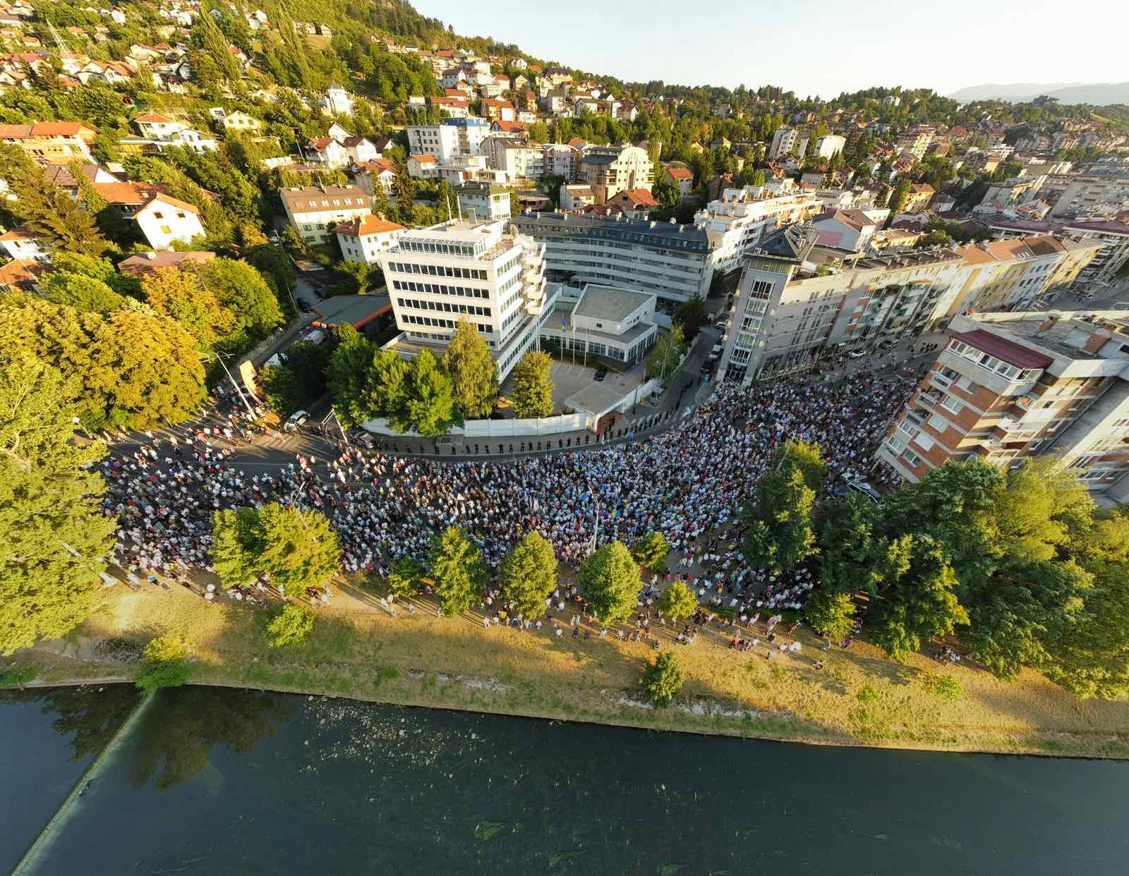 Fotografije iz zraka: Protesti građana u Sarajevu