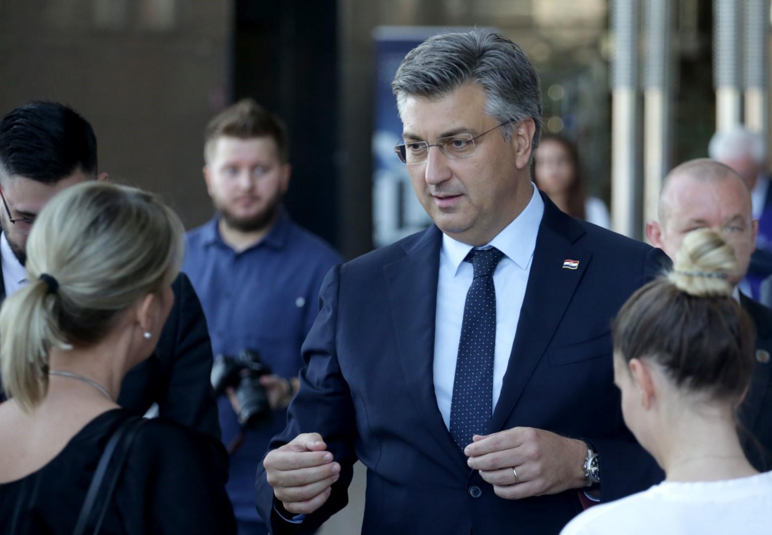 Plenković: Vjerujem da je Šmit zadnja brana prije izbora u oktobru