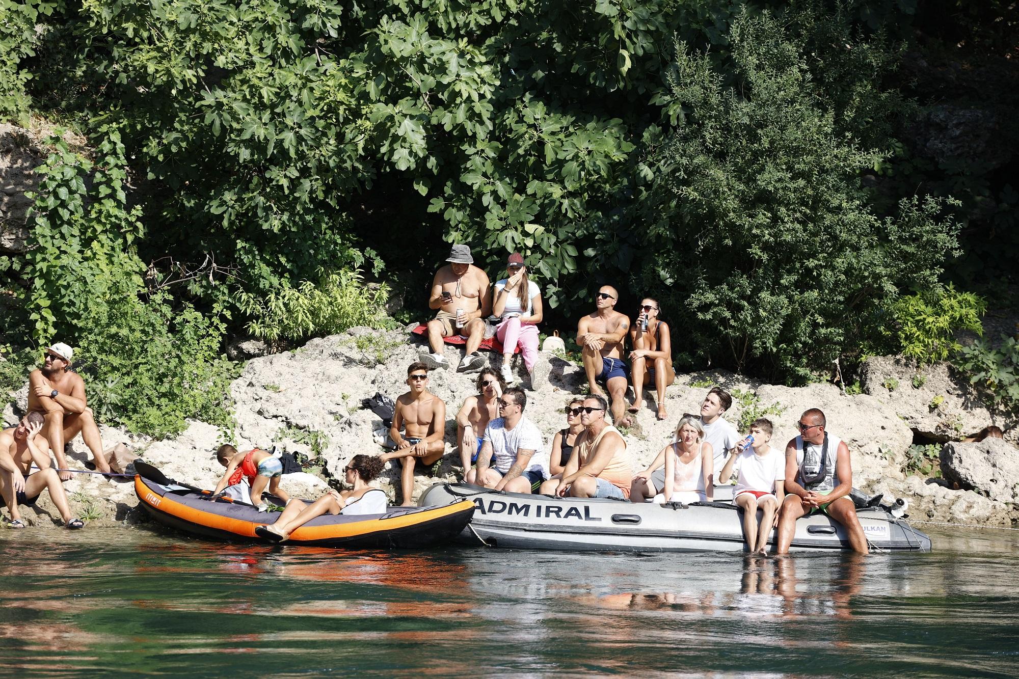 Spektakl u Mostaru: Skokovi sa Starog mosta - Avaz