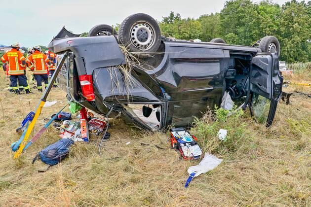 Kombi izletio sa kolovoza pod još uvijek nerazjašnjenim okolnostima - Avaz