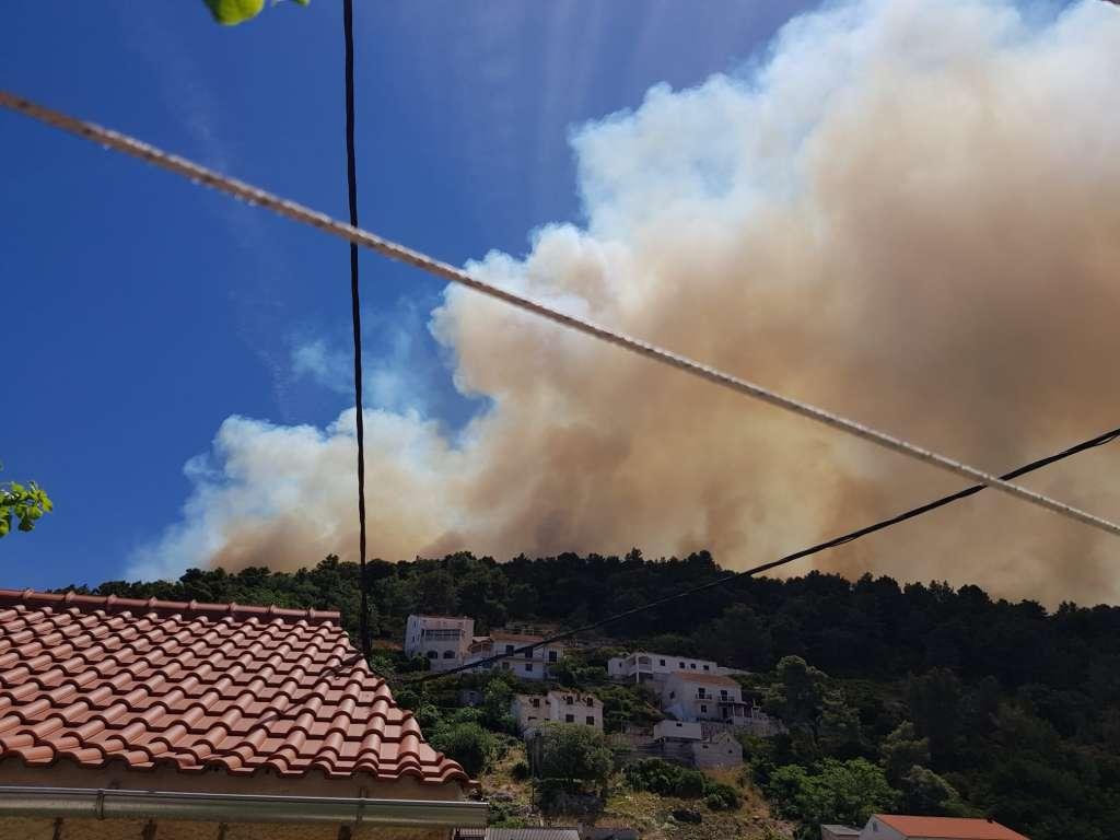 Požar na planini Žaba i dalje aktivan