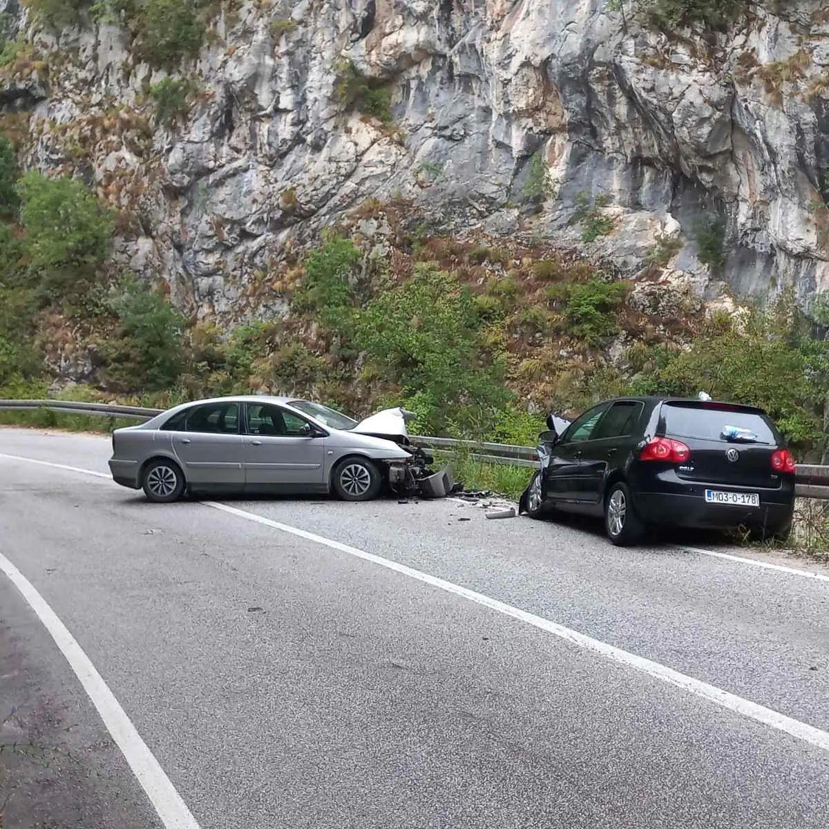 Citroen i Golf na mjestu nesreće - Avaz