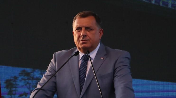 Dodik: Mladima još po 100 KM u prvoj polovini septembra