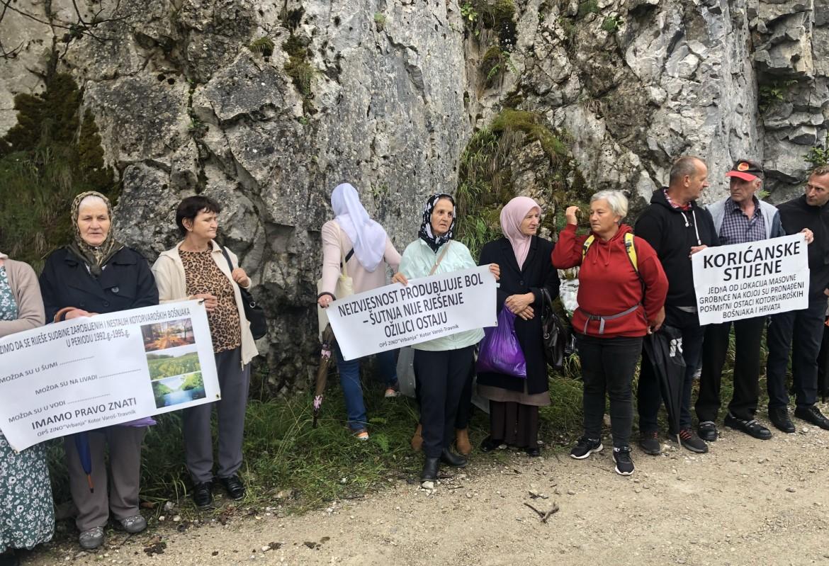 Obilježena 30. godišnjica zločina na Korićanskim stijenama: Bačeno 200 ruža