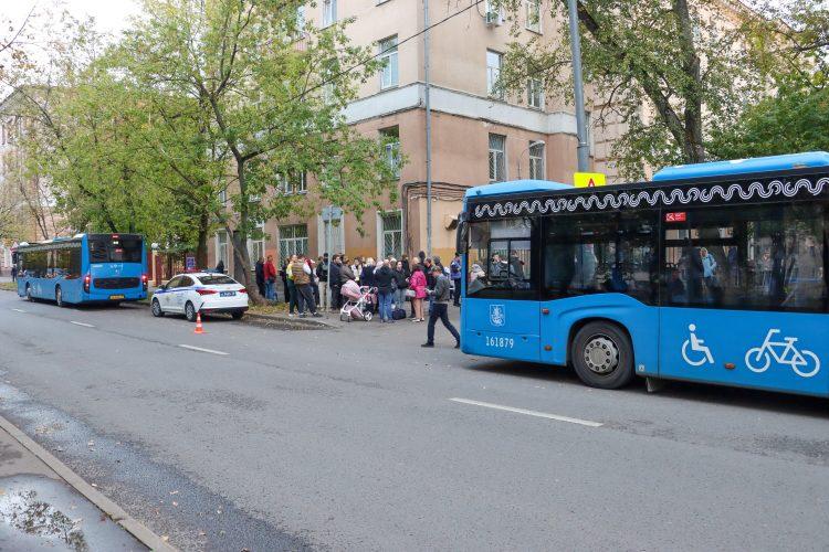 Nakon djelimične vojne mobilizacije ljudi stižu u centre za registraciju