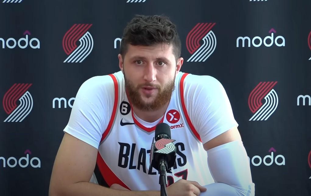 Jusuf Nurkić:  Vidio sam dvije škole koje pohađa nekoliko hiljada djece, a nemaju cipele - Avaz