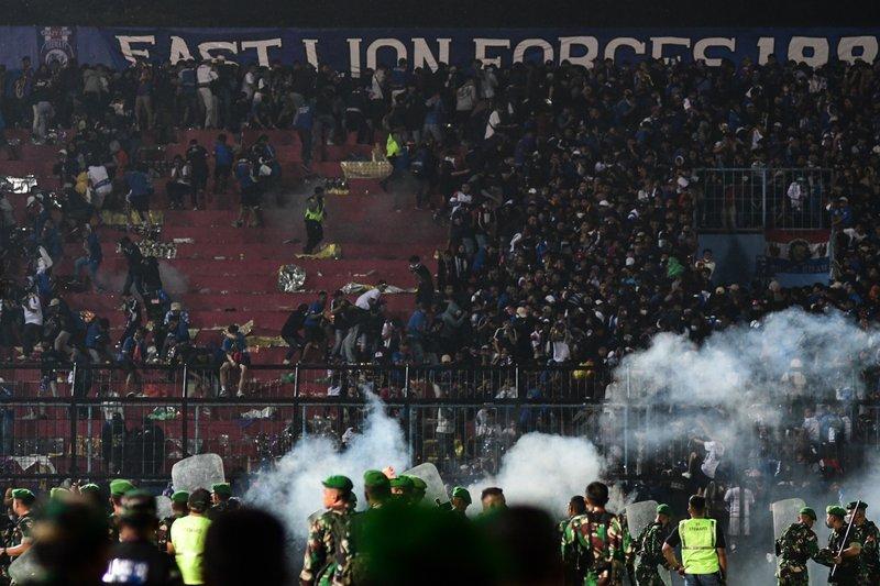 Incidenti su se dogodili zbog poraza domaćeg kluba Arema od ekipe Persebaja iz Surabaje - Avaz