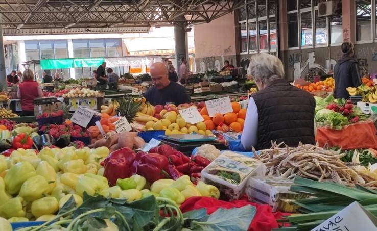 I hrana postaje luksuz, udar inflacije sve veći: Građani se odriču mesa, mlijeka, kafe, voća...