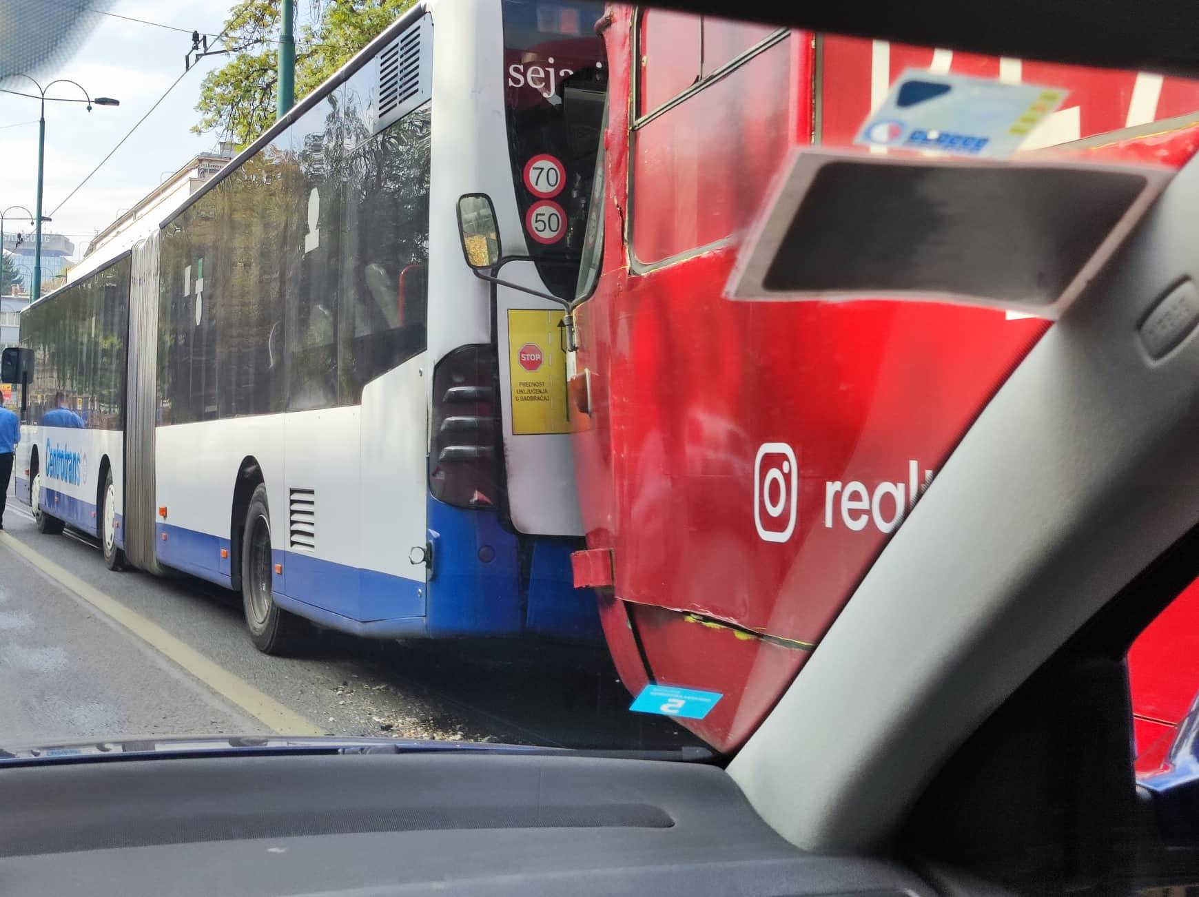 Tramvaj se zakucao u autobus - Avaz