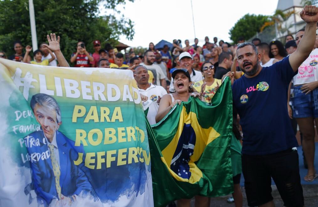 Brazilski političar bacao granate na policiju