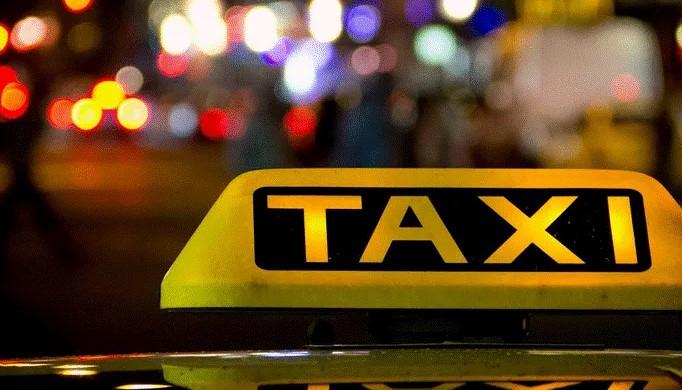 Britanka se porodila u taxiju - Avaz