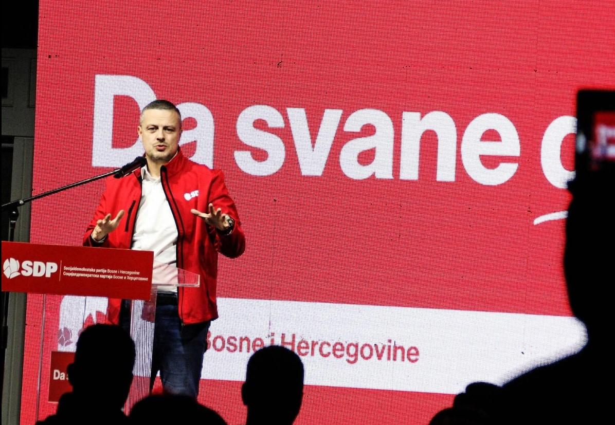 Mijatović: Za razliku od Vukanovića koji kao bijesan pas laje non stop, ja intezivno razgovaram sa ljudima iz PDP-a i SDS-a - Avaz