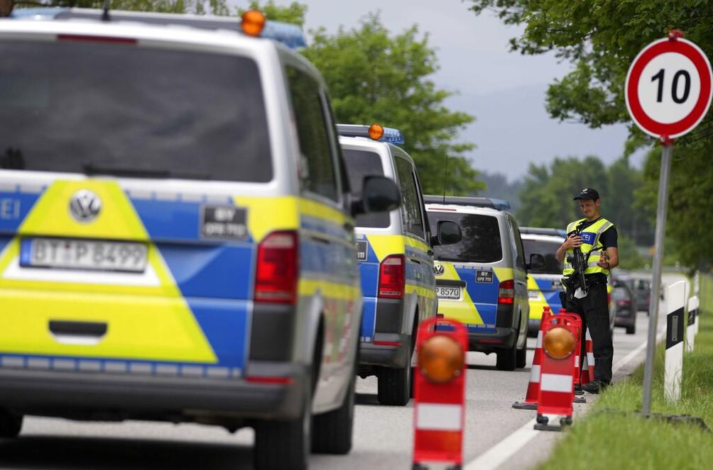 Policija na terenu - Avaz