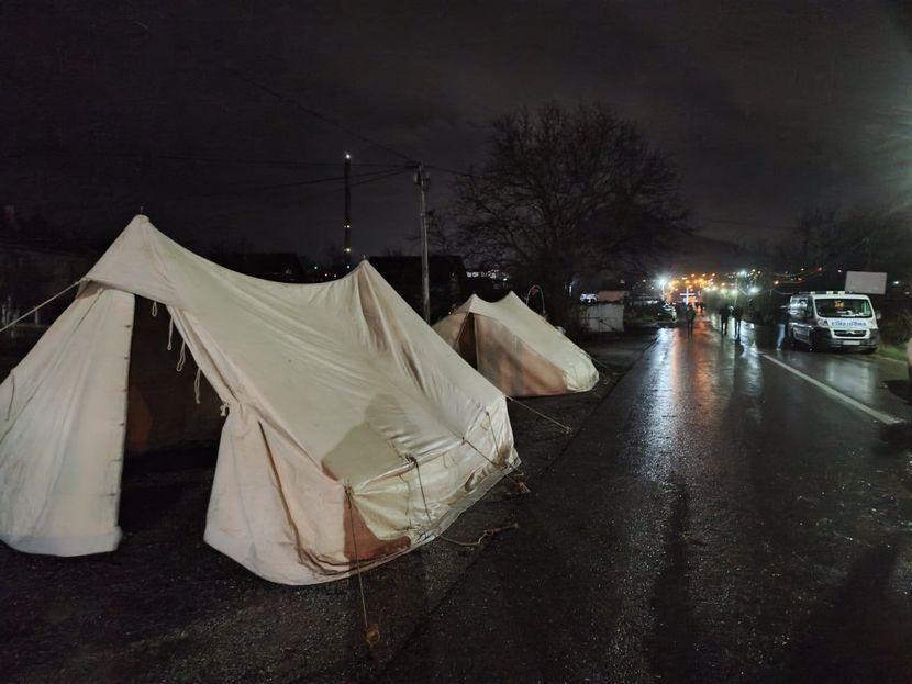 Situacija se ne smiruje: Barikade i dalje na sjeveru Kosova, djeca ne idu u školu