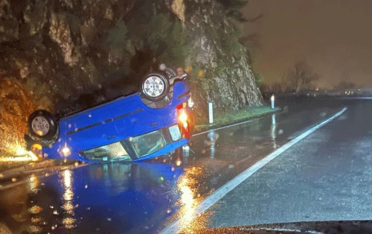 Teška saobraćajna nesreća kod Mostara: Povrijeđena jedna osoba, unesreće izvlačili mostarski vatrogasci