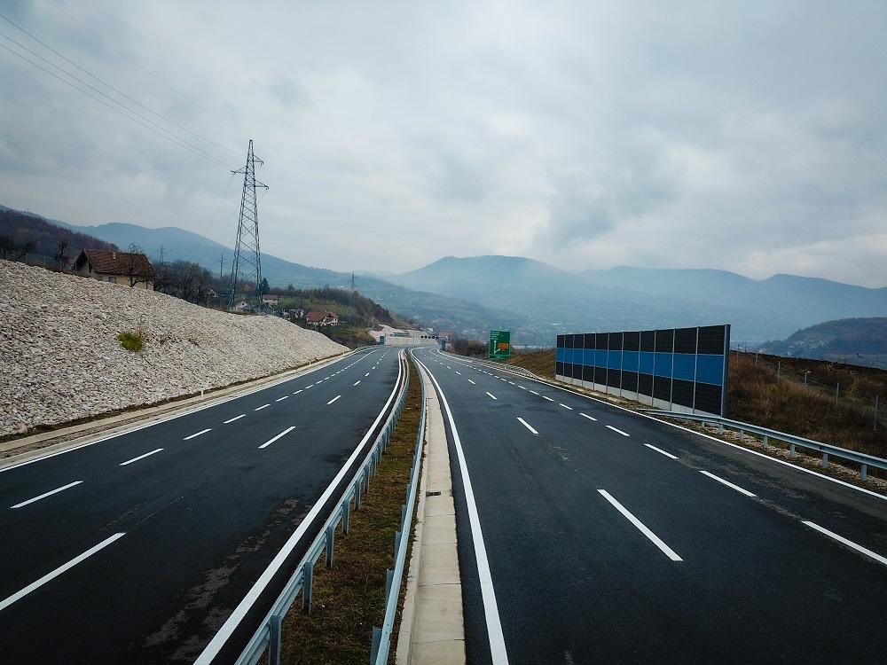 Zbog radova usporeno odvijanje saobraćaja na dionici autoputa Zenica sjever-Zenica jug