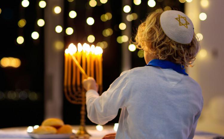 Jevreji večeras počinju slaviti Hanuku