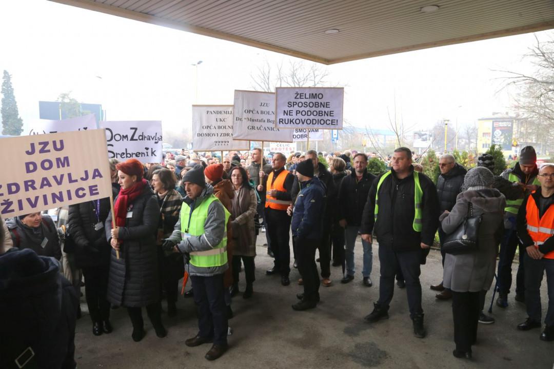 Protest zdravstvenih radnika u Tuzlanskom kantonu - Avaz