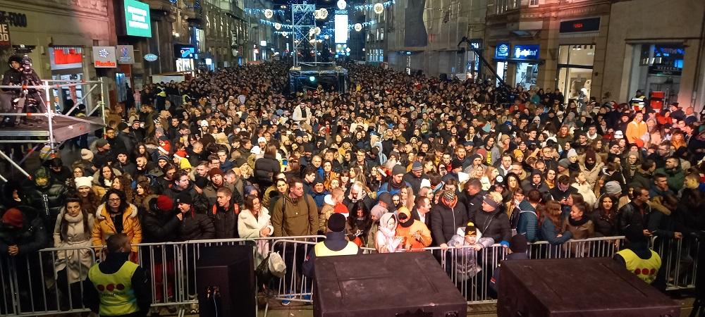 Velika gužva ispred Vječne vatre - Avaz