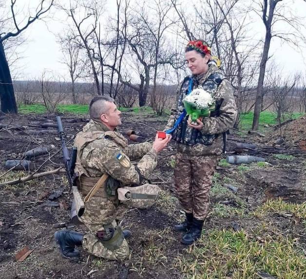 Jevhen i Liza zaručili su se usred šume - Avaz