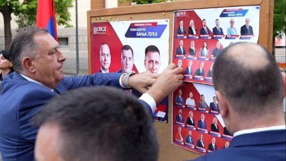 Dodik lijepi plakate u Banjoj Luci - Avaz